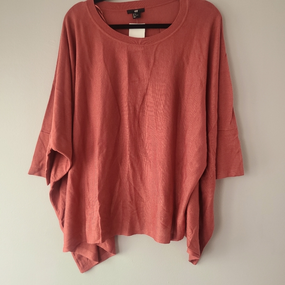 H&M Light Coral Loose Lightweight Scoop Neck Shark Bite Hem Batwing Sweater - M